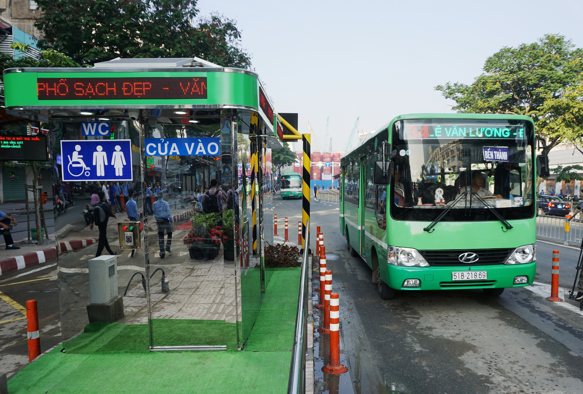 Eight more bus routes in HCMC resumed from October 25